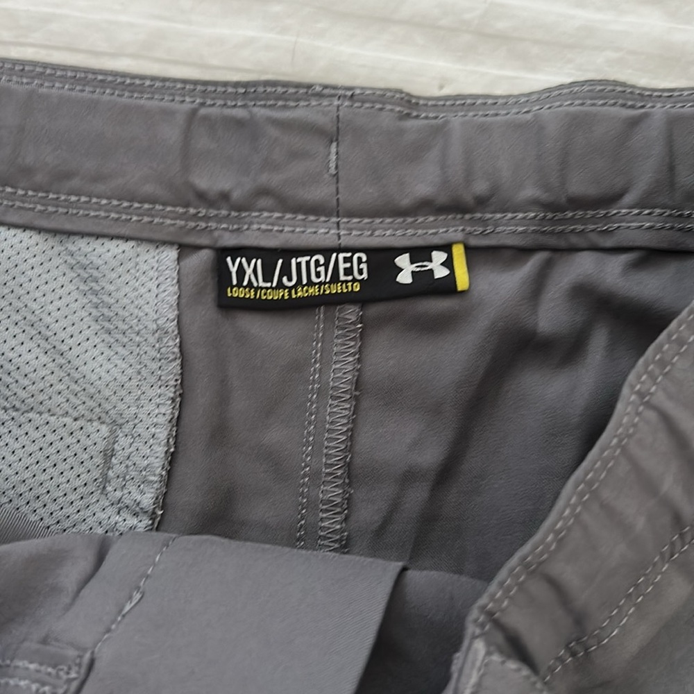 UA Golf Shorts - Picture 2 of 3